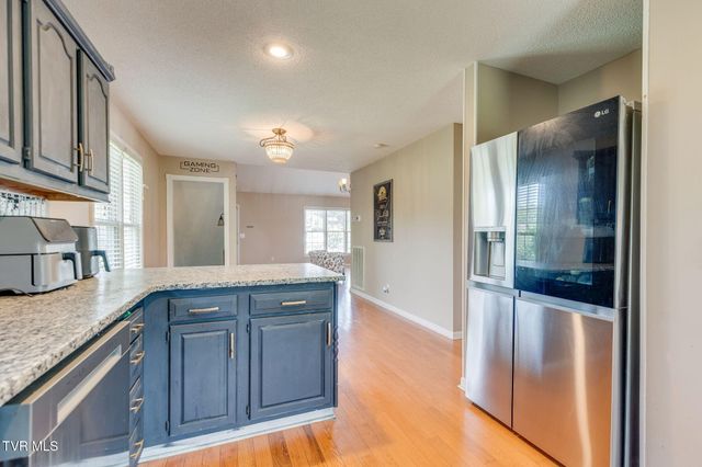 145 Rainbow Circle 5, Bristol, VA 24201