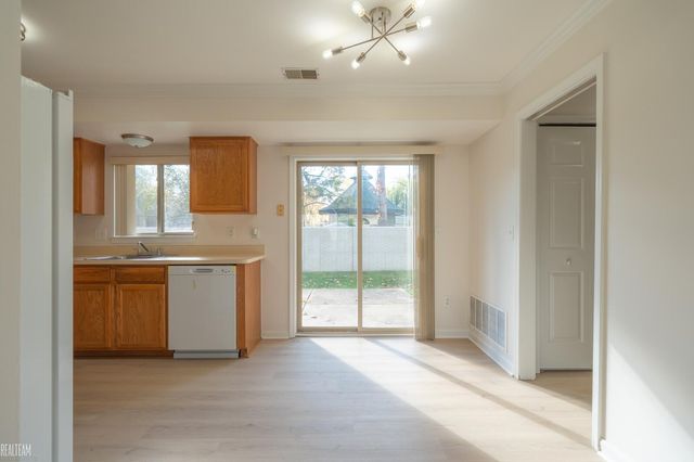 19560 Spagnuolo Lane 22, Roseville, MI 48066