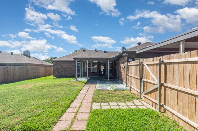 1529 Springaire Lane, Lewisville, TX 75077
