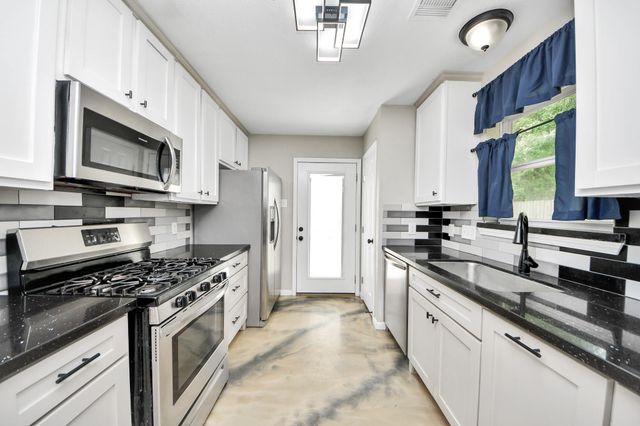 8242 Oak Knoll Lane, Houston, TX 77028