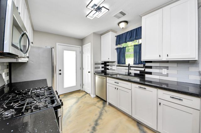 8242 Oak Knoll Lane, Houston, TX 77028