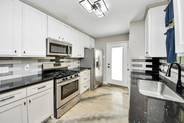 8242 Oak Knoll Lane, Houston, TX 77028