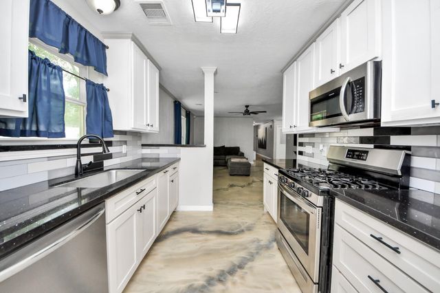 8242 Oak Knoll Lane, Houston, TX 77028