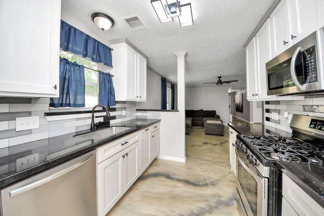 8242 Oak Knoll Lane, Houston, TX 77028