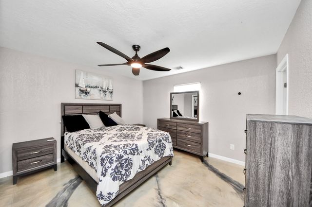 8242 Oak Knoll Lane, Houston, TX 77028
