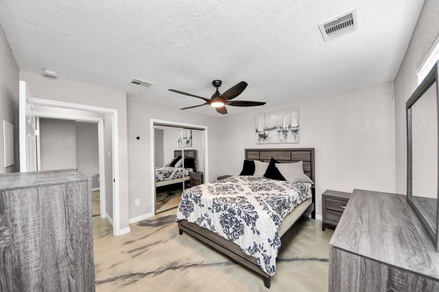 8242 Oak Knoll Lane, Houston, TX 77028