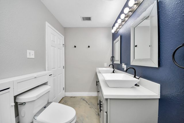 8242 Oak Knoll Lane, Houston, TX 77028