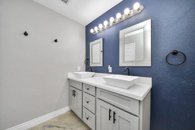8242 Oak Knoll Lane, Houston, TX 77028