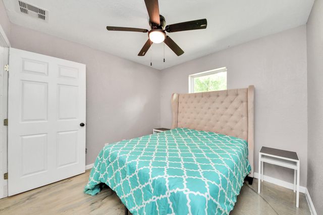 8242 Oak Knoll Lane, Houston, TX 77028