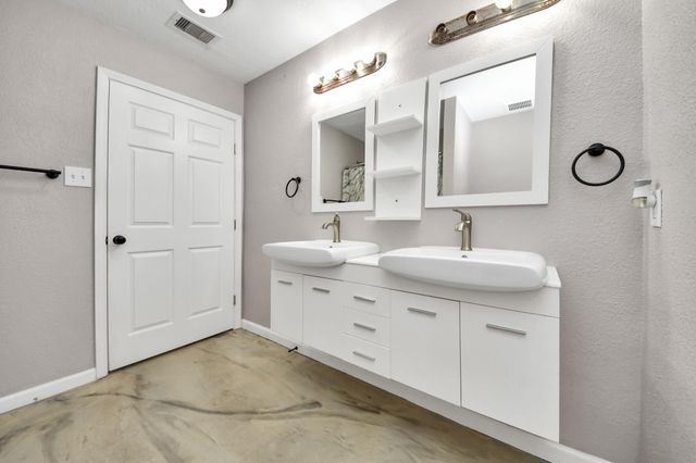 8242 Oak Knoll Lane, Houston, TX 77028