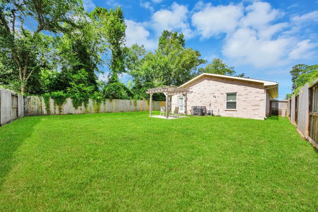 8242 Oak Knoll Lane, Houston, TX 77028
