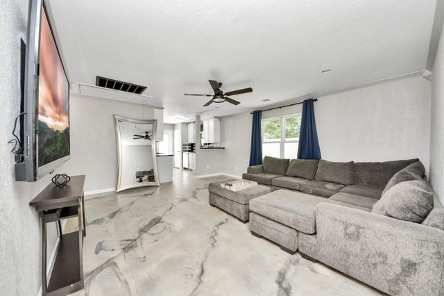 8242 Oak Knoll Lane, Houston, TX 77028