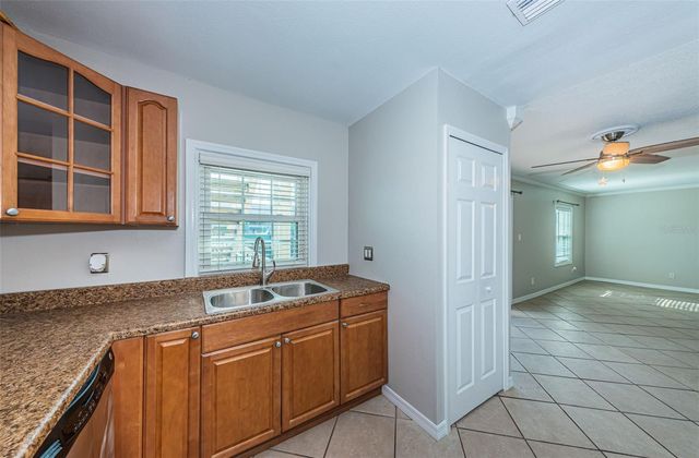 5196 BEACH DRIVE SE B, St Petersburg, FL 33705