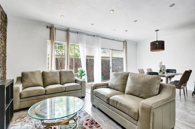 8226 NW 8th Place 6, Fort Lauderdale, FL 33324