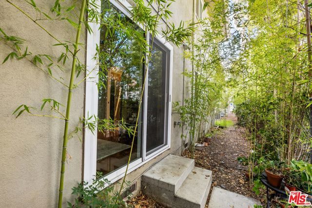 4353 Colfax Avenue 27, Studio City (los Angeles), CA 91604