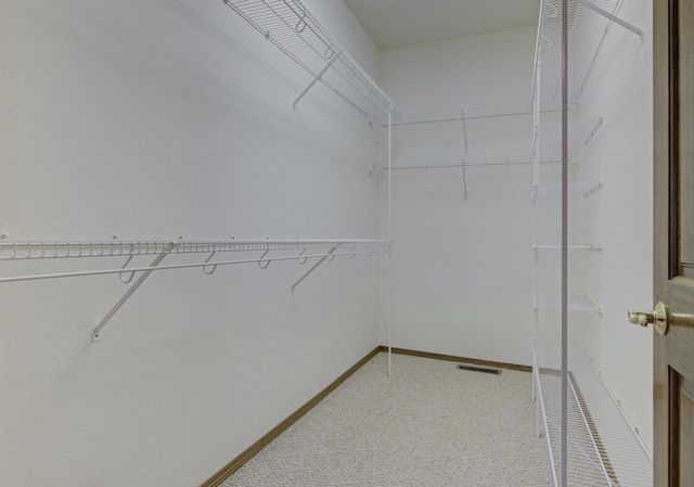 3205 N MISTWOOD LANE, Appleton, WI 54914