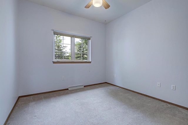 3205 N MISTWOOD LANE, Appleton, WI 54914