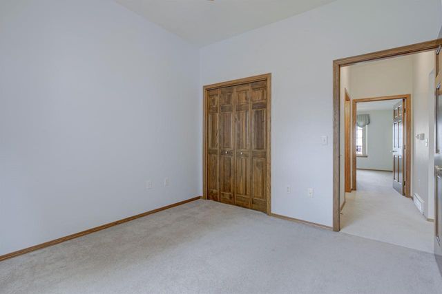 3205 N MISTWOOD LANE, Appleton, WI 54914