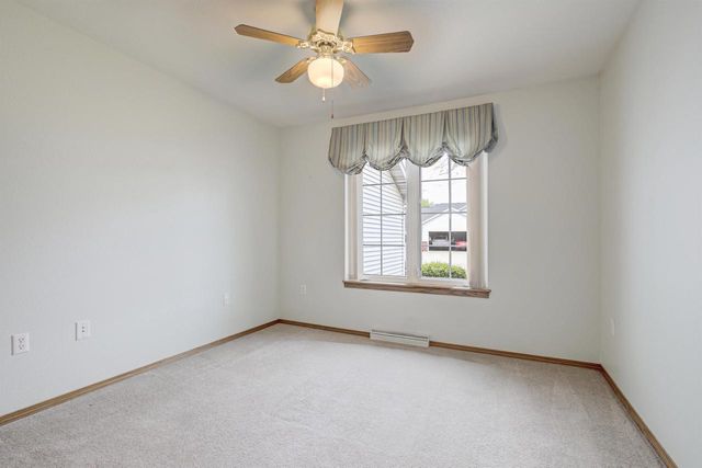 3205 N MISTWOOD LANE, Appleton, WI 54914