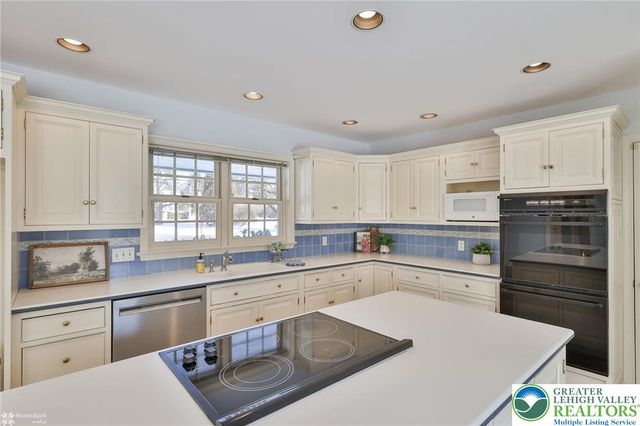 7 Moreland Avenue, Bethlehem City, PA 18017