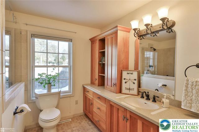 7 Moreland Avenue, Bethlehem City, PA 18017