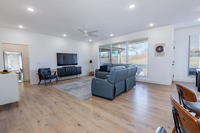 2619 E Olde Ivy Street, Springfield, MO 65804