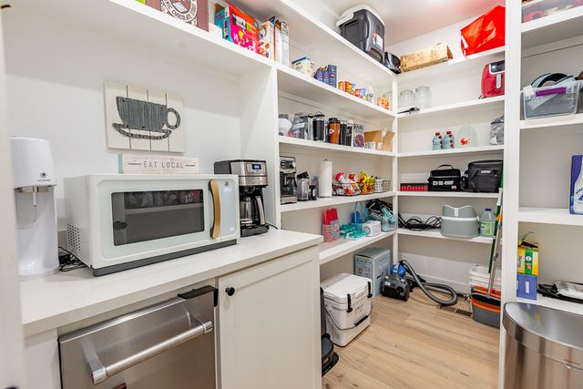 2619 E Olde Ivy Street, Springfield, MO 65804