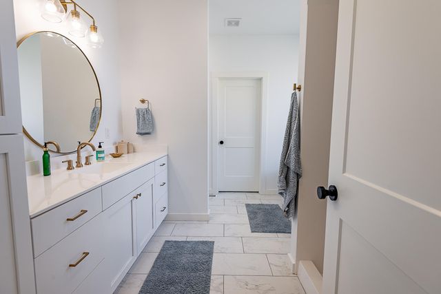 2619 E Olde Ivy Street, Springfield, MO 65804