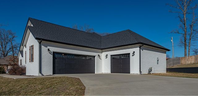 2619 E Olde Ivy Street, Springfield, MO 65804