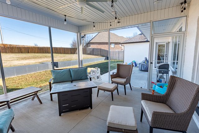 2619 E Olde Ivy Street, Springfield, MO 65804