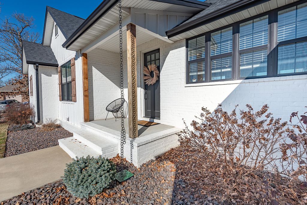 2619 E Olde Ivy Street, Springfield, MO 65804