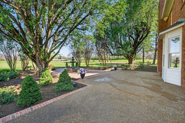 1553 N Main St, Mount Pleasant, TN 38474