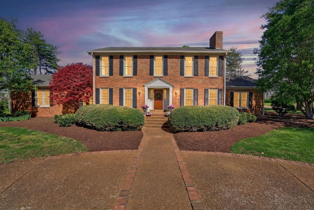 1553 N Main St, Mount Pleasant, TN 38474