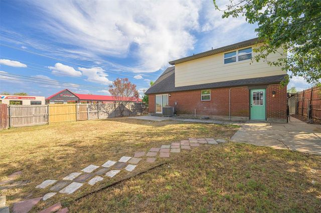 715 Harmon Circle, Moore, OK 73160