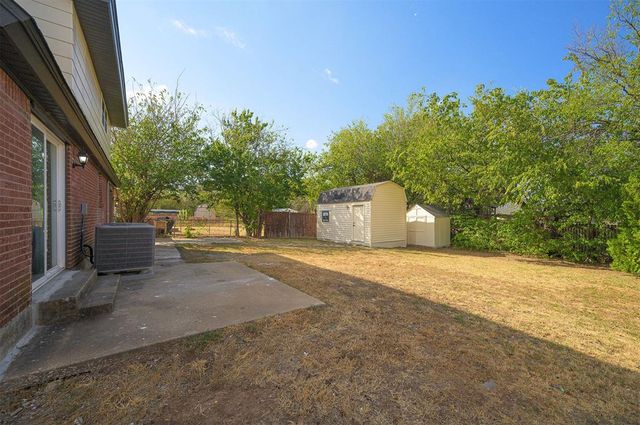 715 Harmon Circle, Moore, OK 73160