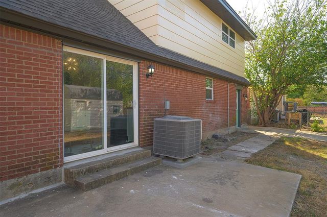 715 Harmon Circle, Moore, OK 73160