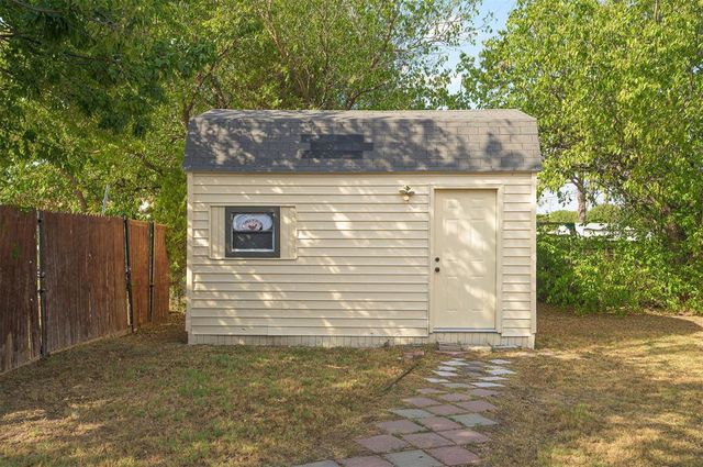 715 Harmon Circle, Moore, OK 73160