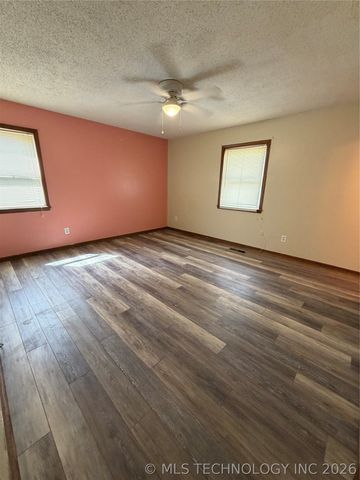 1845 Surrey Drive, Pryor, OK 74361