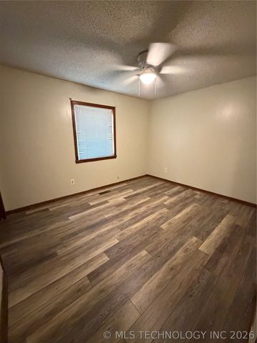 1845 Surrey Drive, Pryor, OK 74361