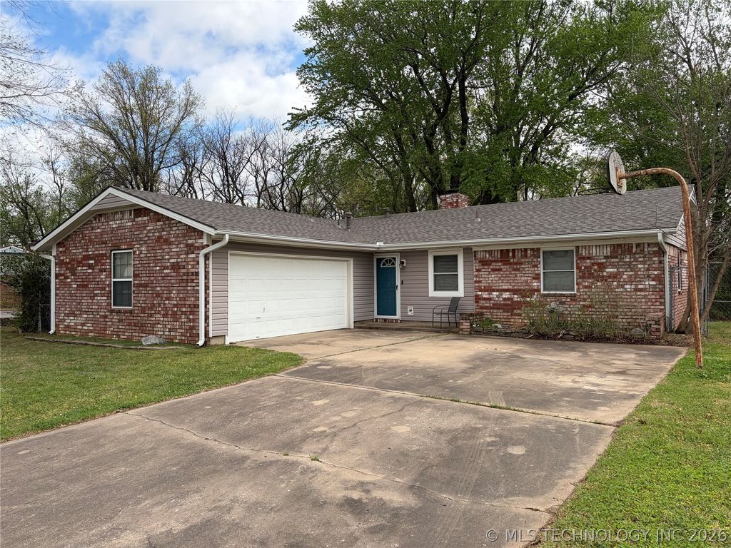 1845 Surrey Drive, Pryor, OK 74361