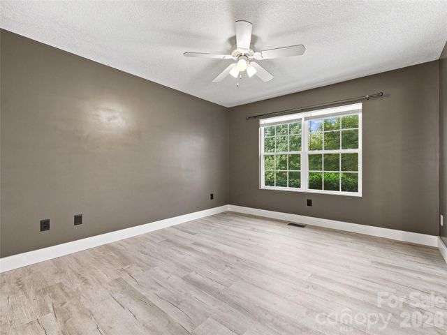 11 Brant Lane, Weaverville, NC 28787