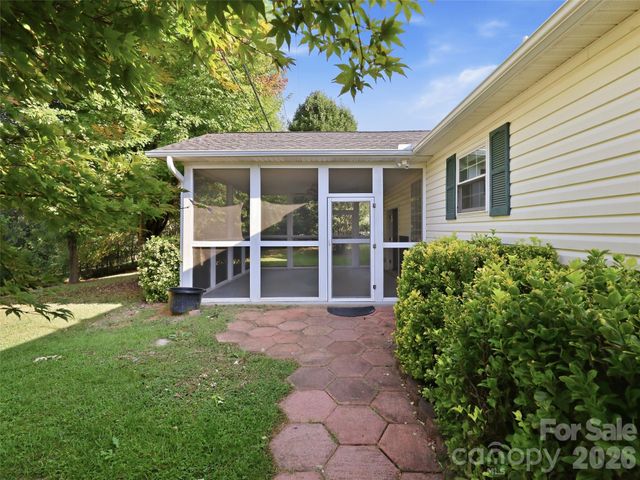 11 Brant Lane, Weaverville, NC 28787