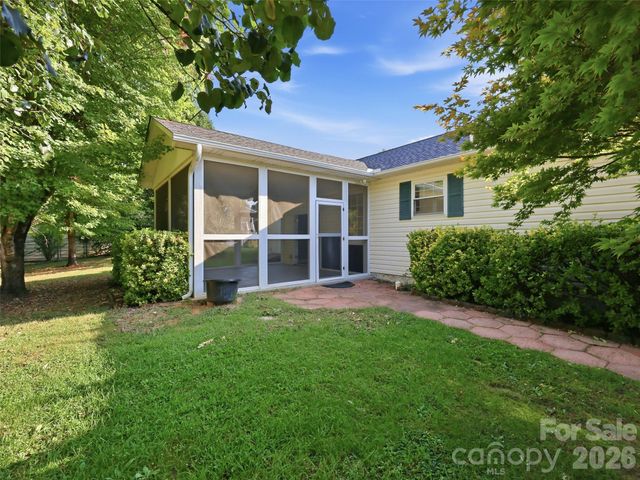 11 Brant Lane, Weaverville, NC 28787
