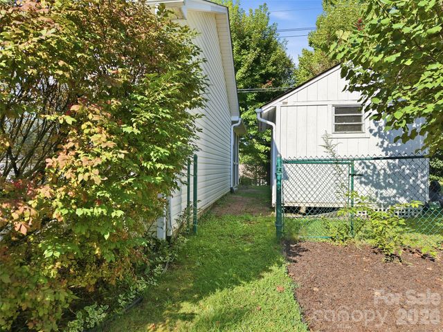 11 Brant Lane, Weaverville, NC 28787
