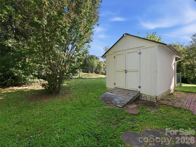 11 Brant Lane, Weaverville, NC 28787