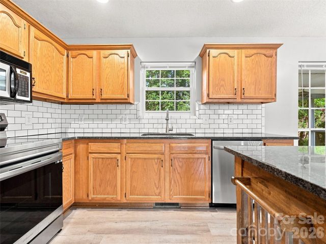 11 Brant Lane, Weaverville, NC 28787