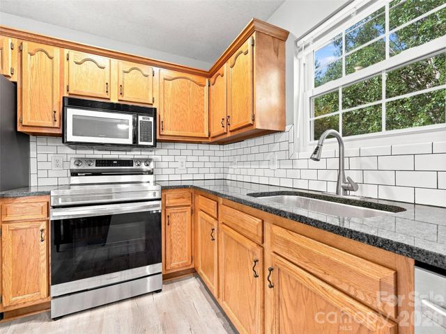 11 Brant Lane, Weaverville, NC 28787
