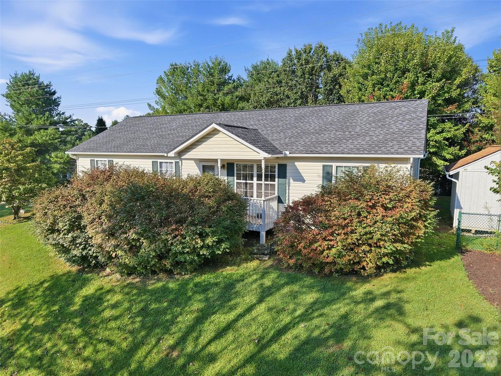 11 Brant Lane, Weaverville, NC 28787