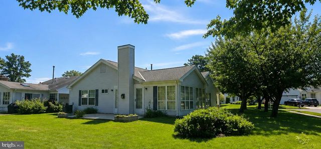 20 NEWBURY DR, Southampton, NJ 08088