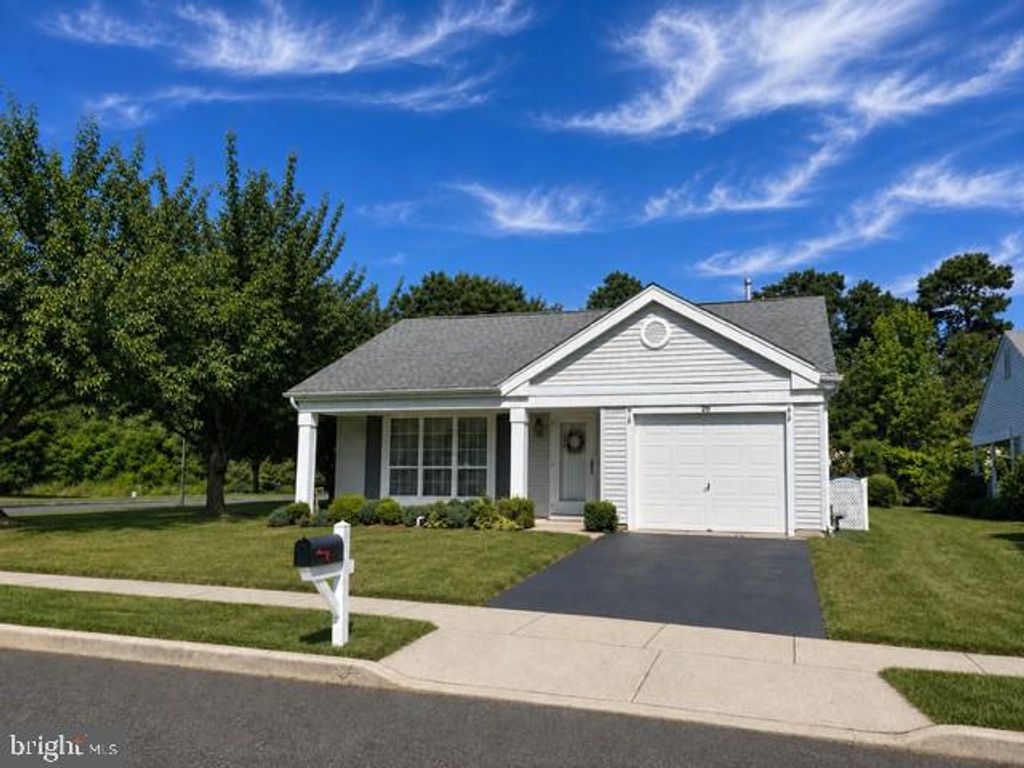 20 NEWBURY DR, Southampton, NJ 08088